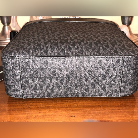 💥SOLD💥 - Micheal Kors - Cooper Flight Bag - NWT - Picture 9 of 15